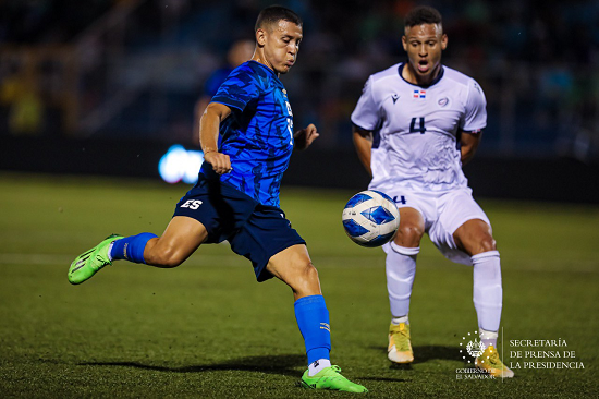 Selección de fútbol playa de El Salvador se mantiene como líder del área -  El Gráfico